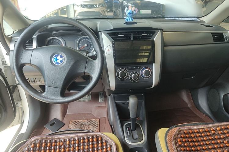 Used Venucia R50X 2013 1.6L Automatic Model Center Console