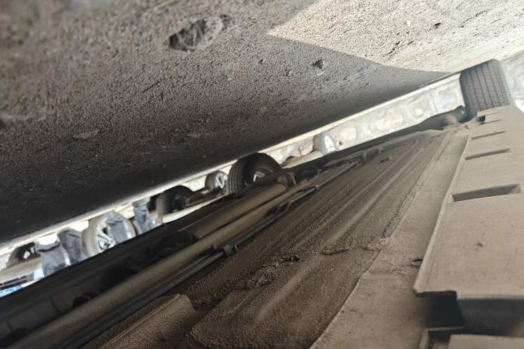 Used Venucia R50X 2013 1.6L Automatic Model Chassis Front Right