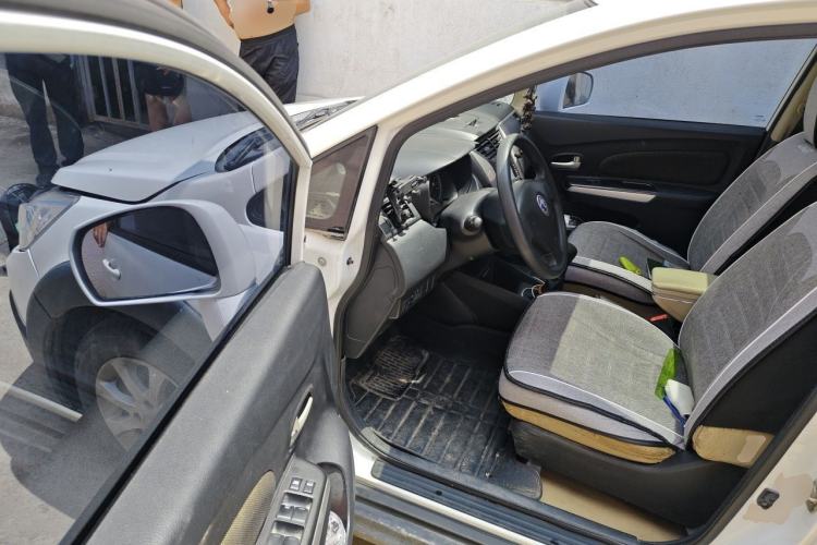 Used Venucia R50X 2013 1.6L Manual Model Driver Seat