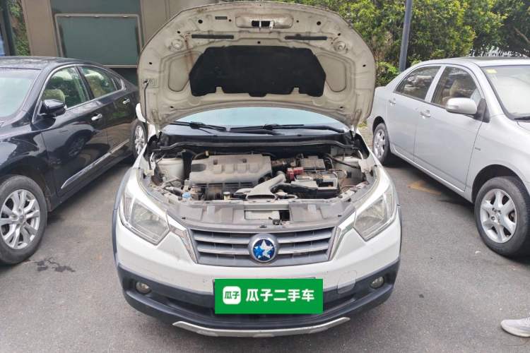 Used Venucia R50X 2013 1.6L Manual Version with Beidou Navigation Engine Bay