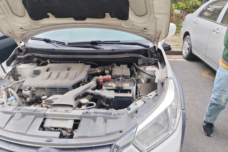 Used Venucia R50X 2013 1.6L Manual Version with Beidou Navigation Engine Bay Left