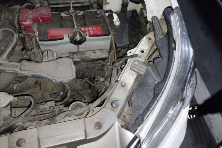 Used Venucia R50X 2013 1.6L Automatic Model Engine Bay Left