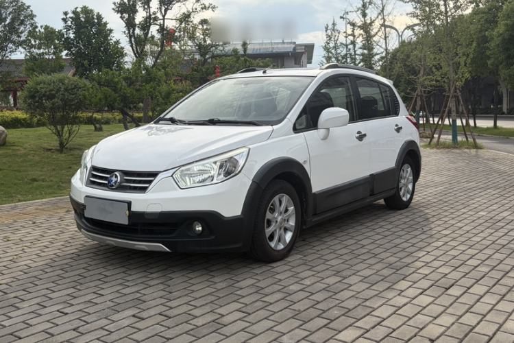 Used Venucia R50X 2013 1.6L Automatic Model Exterior 10