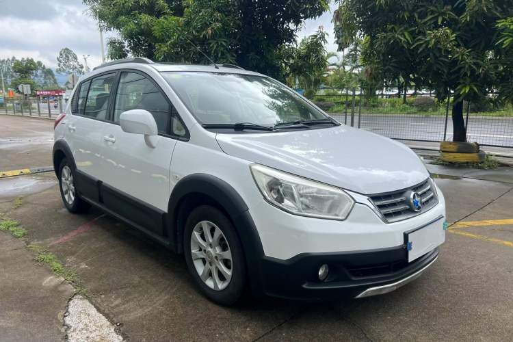 Used Venucia R50X 2013 1.6L Automatic Model Exterior 2