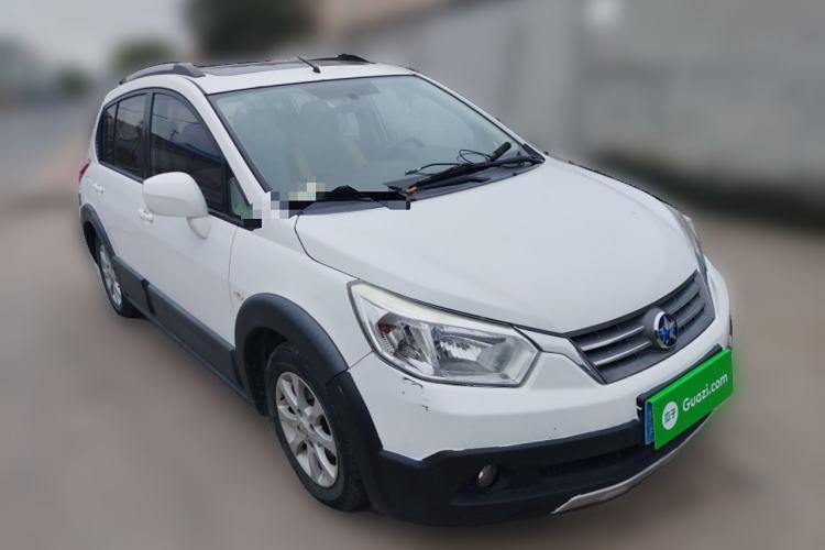 Used Venucia R50X 2013 1.6L Automatic Model Exterior 2