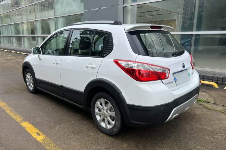 Used Venucia R50X 2013 1.6L Automatic Model Exterior 3
