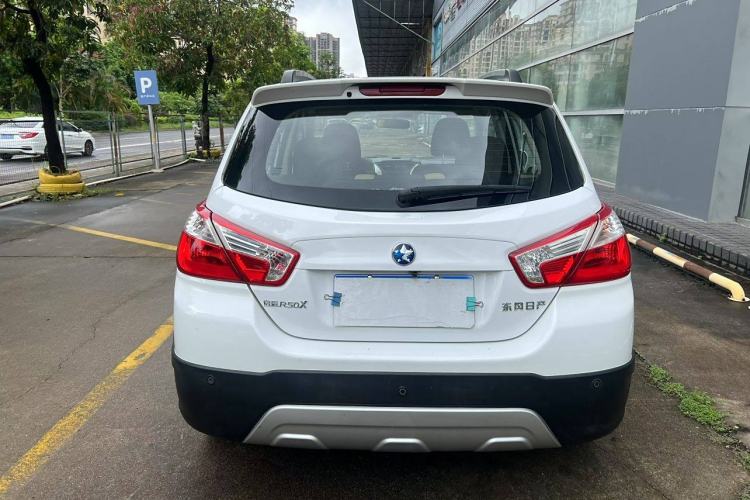 Used Venucia R50X 2013 1.6L Automatic Model Exterior 4