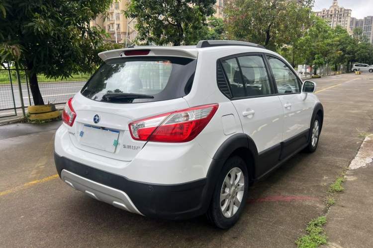 Used Venucia R50X 2013 1.6L Automatic Model Exterior 5