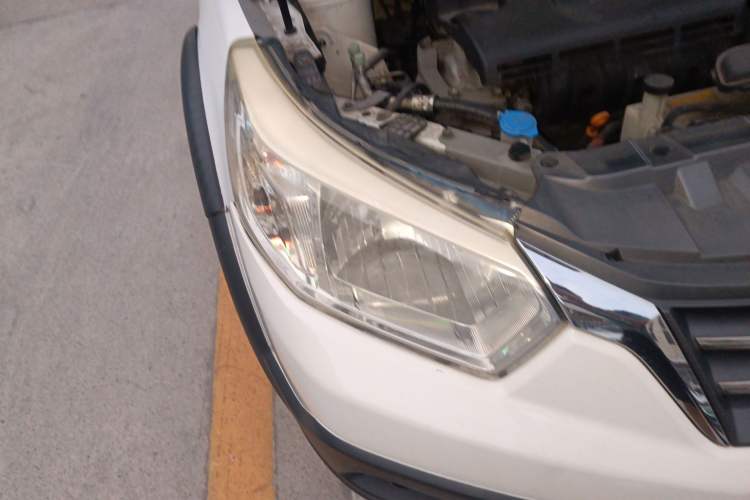 Used Venucia R50X 2013 1.6L Automatic Model Exterior 6