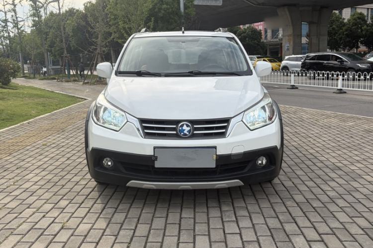 Used Venucia R50X 2013 1.6L Automatic Model Exterior 6