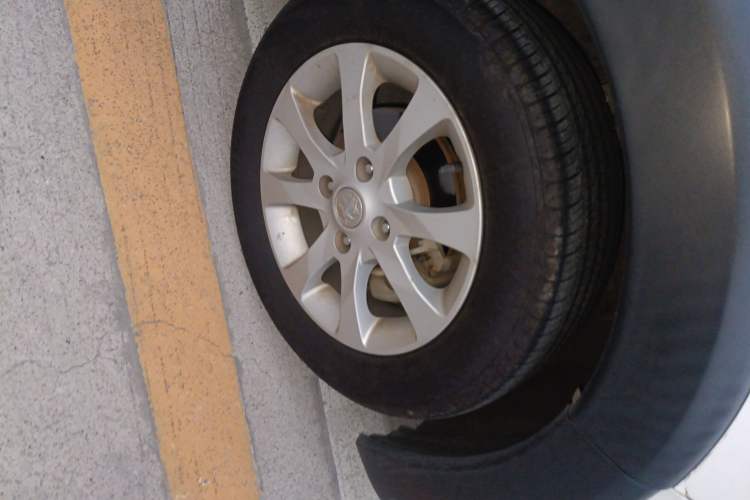 Used Venucia R50X 2013 1.6L Automatic Model Exterior 7