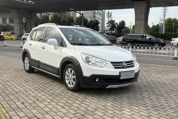 Used Venucia R50X 2013 1.6L Automatic Model Exterior 7