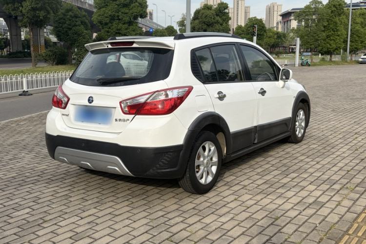 Used Venucia R50X 2013 1.6L Automatic Model Exterior 8