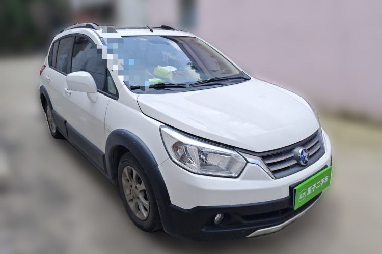 Used Venucia R50X 2013 1.6L Manual Model Front Right 45 Deg