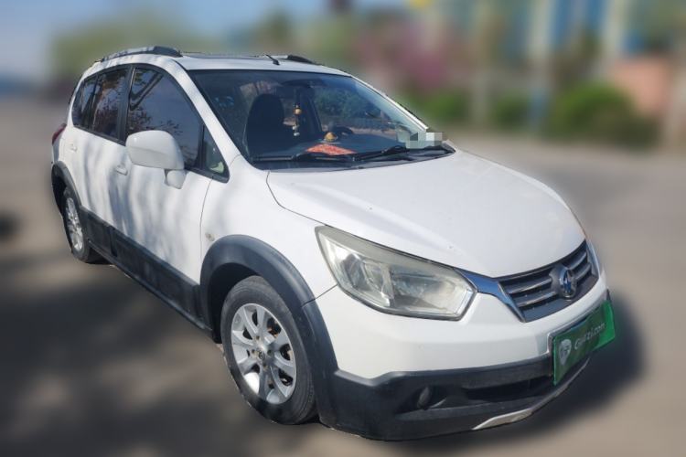 Used Venucia R50X 2013 1.6L Automatic Model Front Right 45 Deg