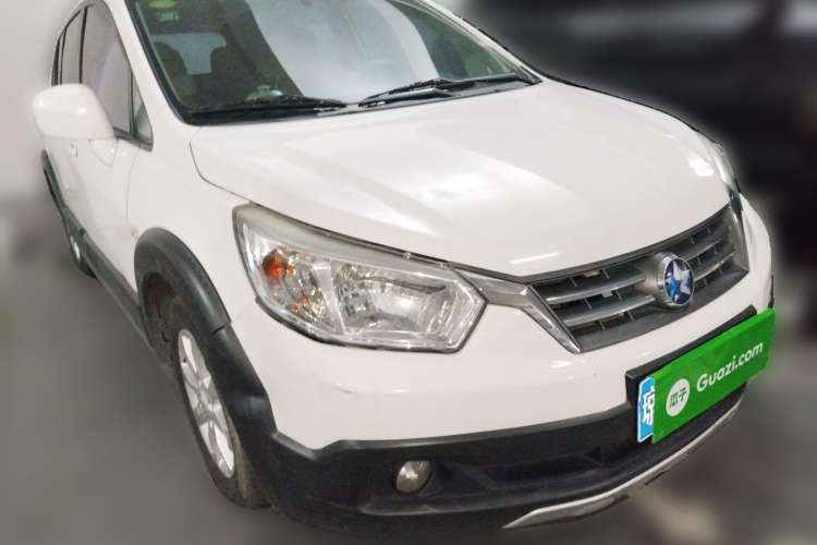 Used Venucia R50X 2013 1.6L Automatic Model Front Right 45 Deg