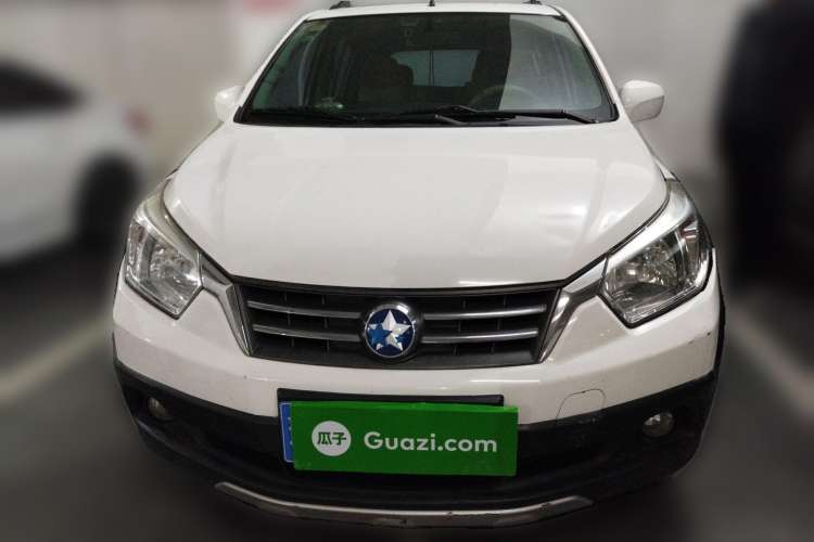 Used Venucia R50X 2013 1.6L Automatic Model Front