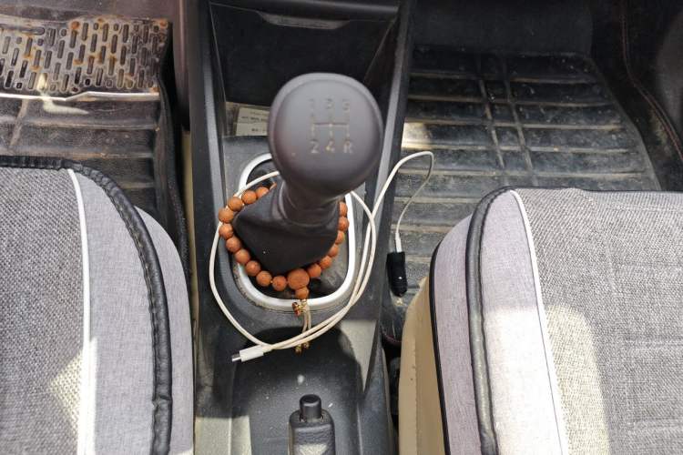 Used Venucia R50X 2013 1.6L Manual Model Gear Lever
