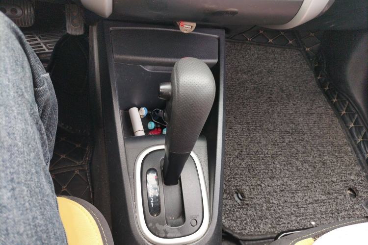 Used Venucia R50X 2013 1.6L Automatic Model Gear Lever