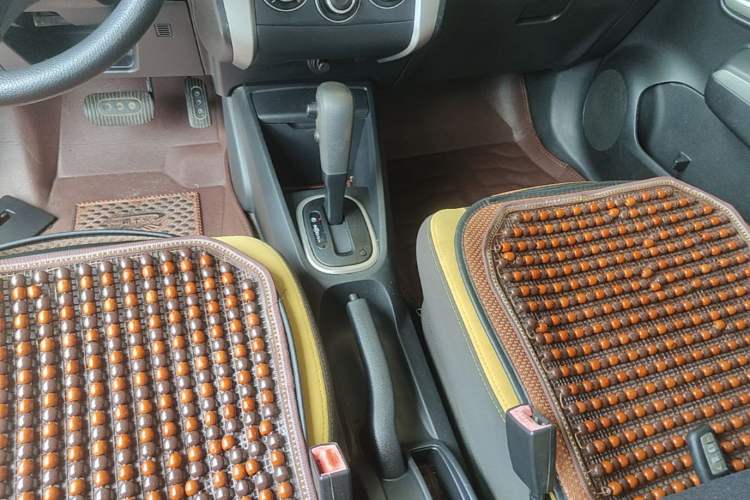 Used Venucia R50X 2013 1.6L Automatic Model Gear Lever