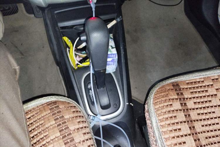 Used Venucia R50X 2013 1.6L Automatic Model Gear Lever