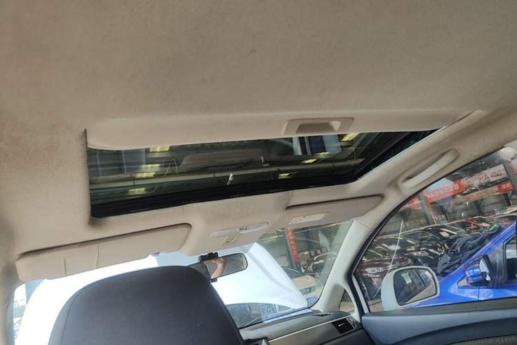 Used Venucia R50X 2013 1.6L Automatic Model Headliner