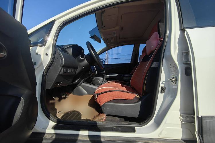 Used Venucia R50X 2013 1.6L Manual Model Interior 1
