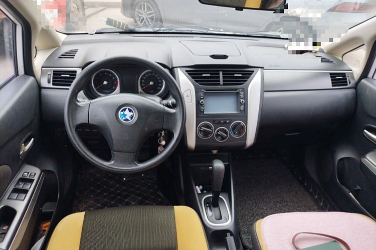 Used Venucia R50X 2013 1.6L Automatic Model Interior 2