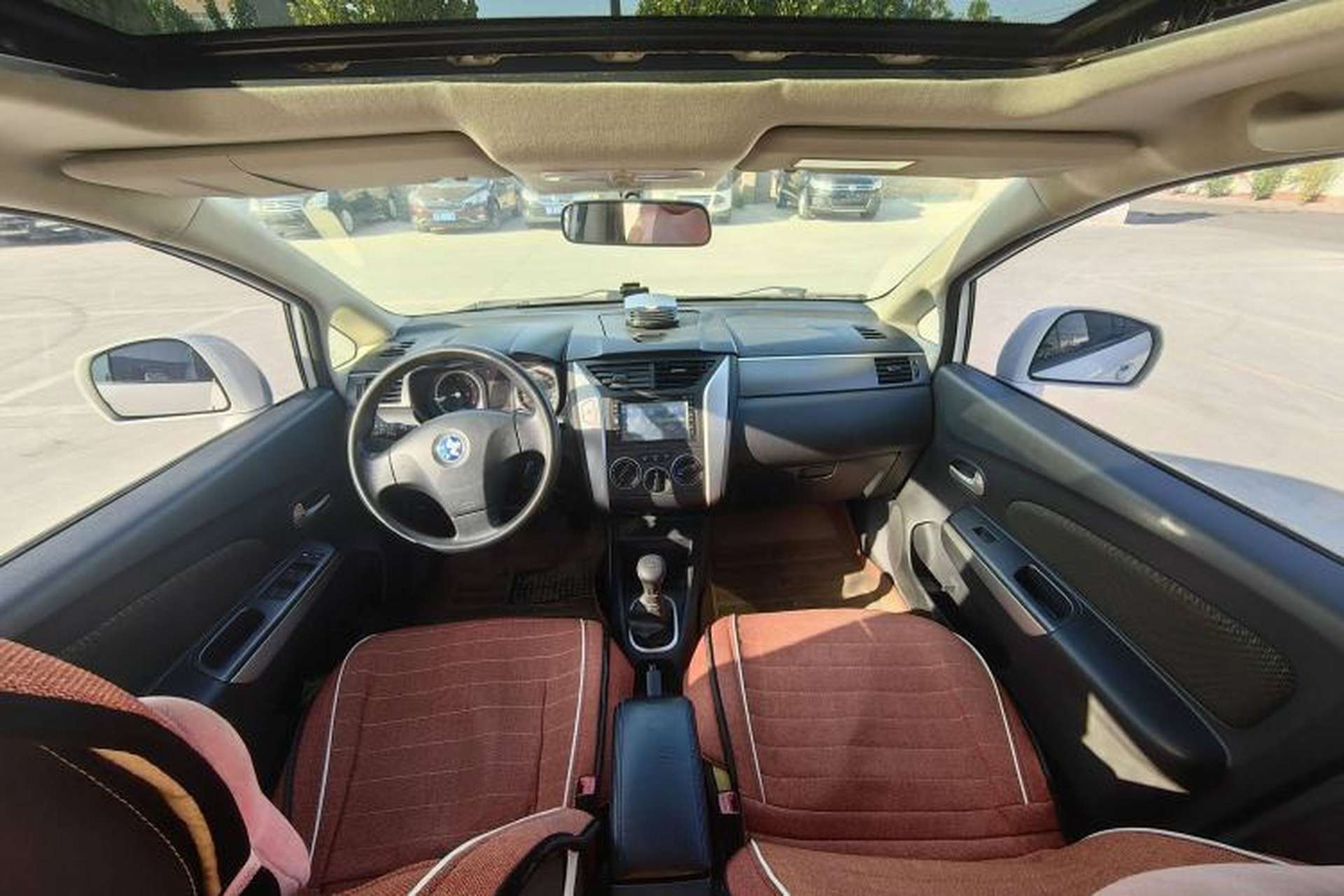Used Venucia R50X 2013 1.6L Manual Model Interior 2