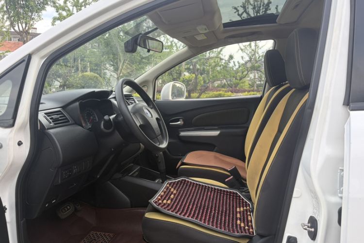Used Venucia R50X 2013 1.6L Automatic Model Interior 2