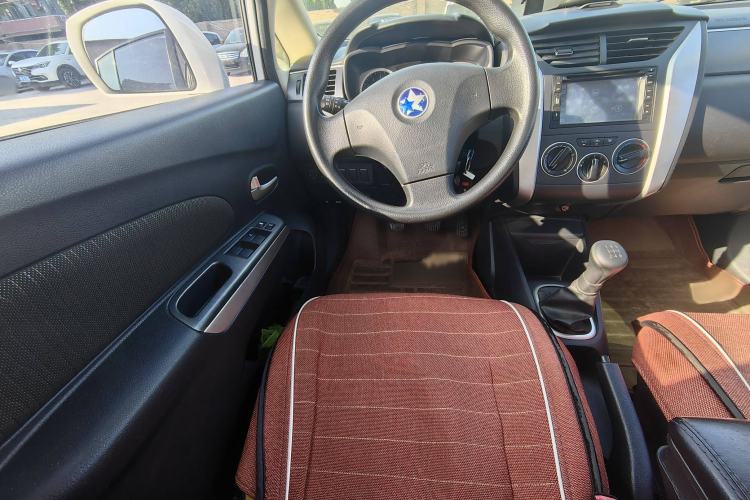 Used Venucia R50X 2013 1.6L Manual Model Interior 3