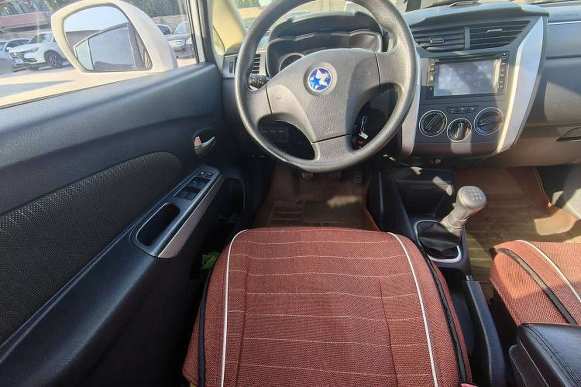 Used Venucia R50X 2013 1.6L Manual Model Interior 3