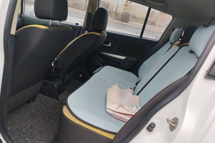 Used Venucia R50X 2013 1.6L Automatic Model Interior 4