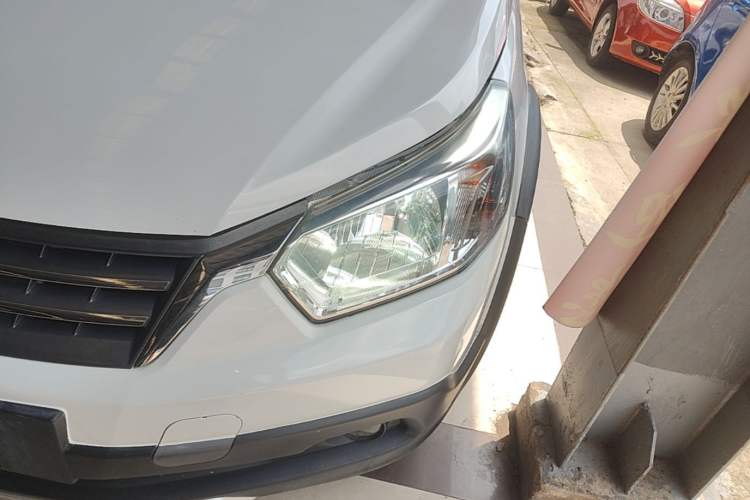 Used Venucia R50X 2013 1.6L Automatic Model Left Front Headlight