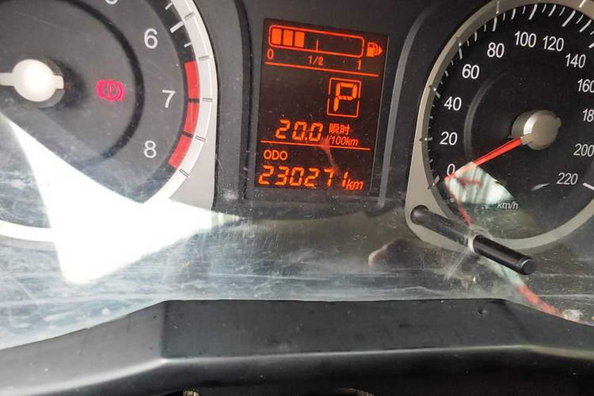 Used Venucia R50X 2013 1.6L Automatic Version with Beidou Navigation Odometer Close Up