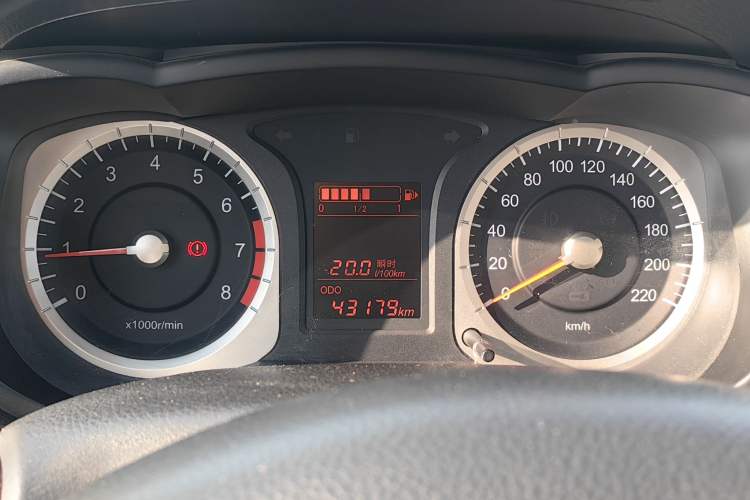 Used Venucia R50X 2013 1.6L Manual Model Odometer Close Up