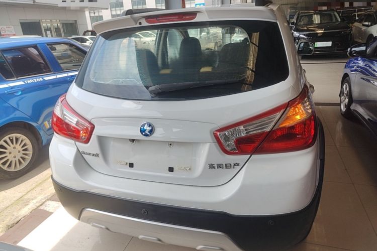 Used Venucia R50X 2013 1.6L Automatic Model Rear