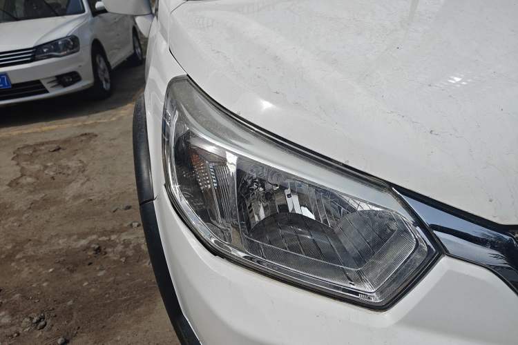 Used Venucia R50X 2013 1.6L Automatic Model Right Front Headlight