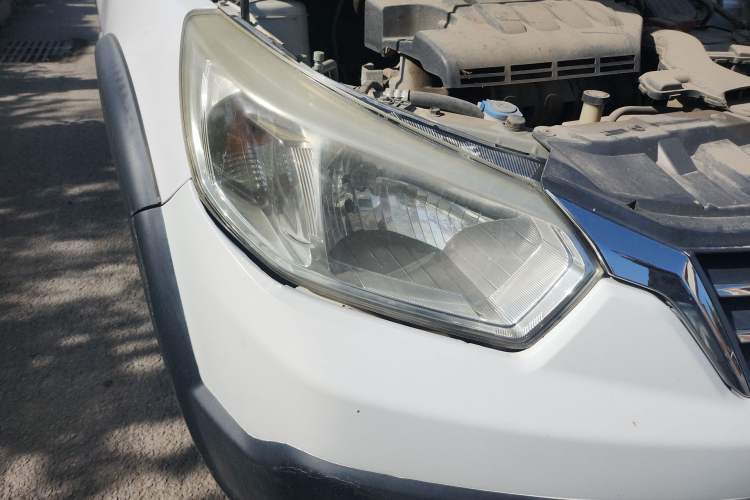 Used Venucia R50X 2013 1.6L Automatic Model Right Front Headlight