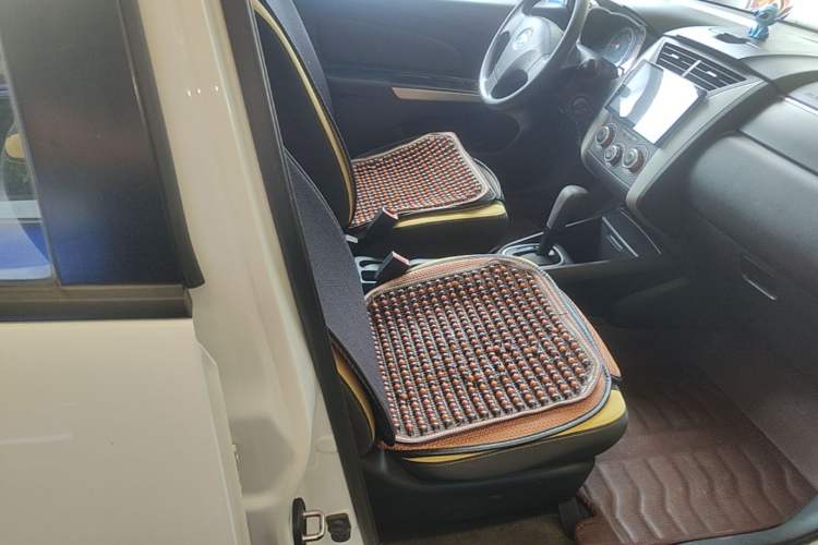 Used Venucia R50X 2013 1.6L Automatic Model Right Front Seat