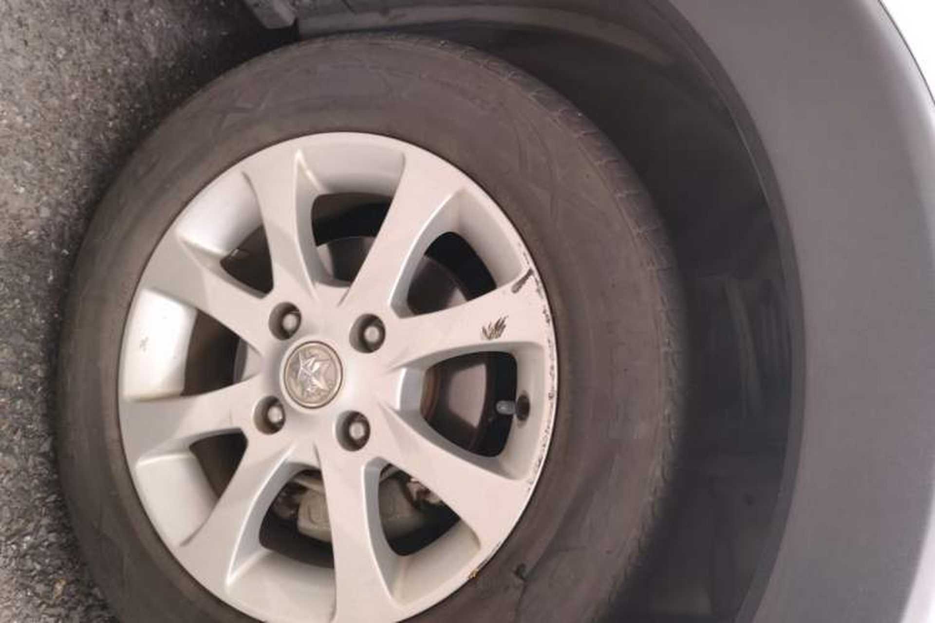 Used Venucia R50X 2013 1.6L Manual Model Right Front Wheel Hub