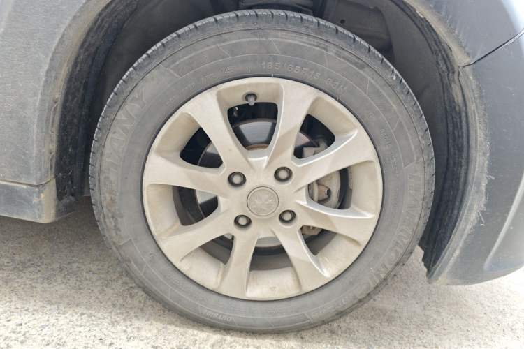 Used Venucia R50X 2013 1.6L Manual Model Right Front Wheel Hub