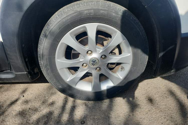 Used Venucia R50X 2013 1.6L Automatic Model Right Front Wheel Hub