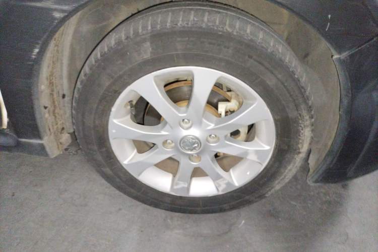 Used Venucia R50X 2013 1.6L Automatic Model Right Front Wheel Hub