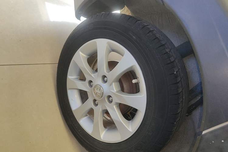 Used Venucia R50X 2013 1.6L Automatic Model Right Rear Wheel Hub
