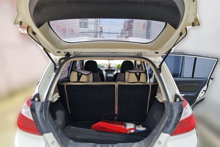 Used Venucia R50X 2013 1.6L Manual Model Trunk
