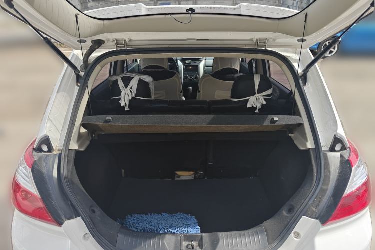 Used Venucia R50X 2013 1.6L Automatic Model Trunk