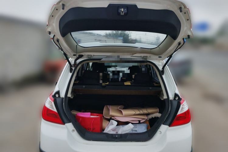 Used Venucia R50X 2013 1.6L Automatic Model Trunk
