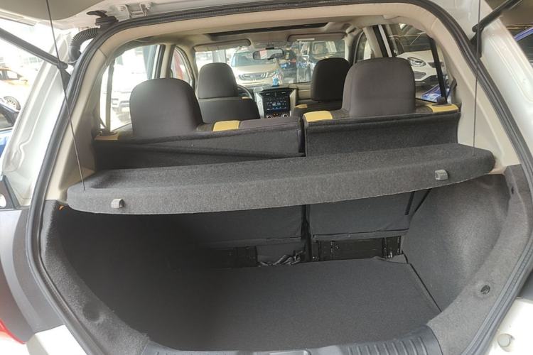 Used Venucia R50X 2013 1.6L Automatic Model Trunk