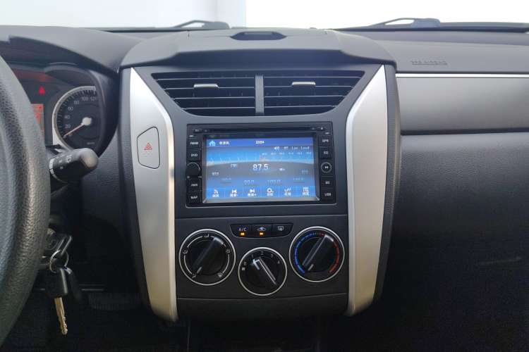 Used Venucia R50X 2013 1.6L Automatic Model Audio And AC Panel